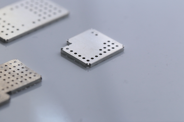 【洋白銅】屏蔽罩的原理、主要元件組成、材料組成、特點(diǎn)應(yīng)用