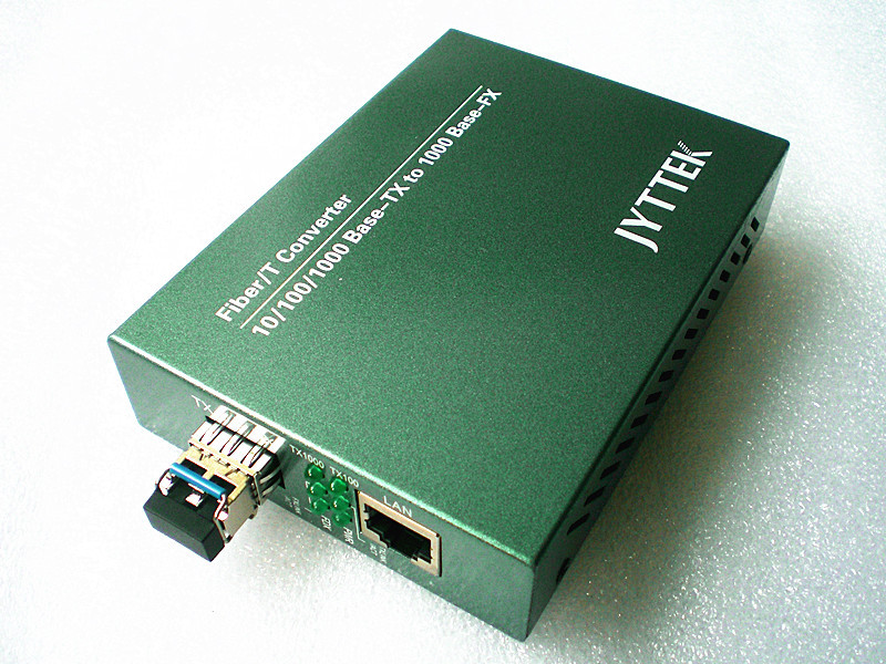 【C7701】無(wú)線(xiàn)收發(fā)模塊帶洋白銅屏蔽罩有何作用？